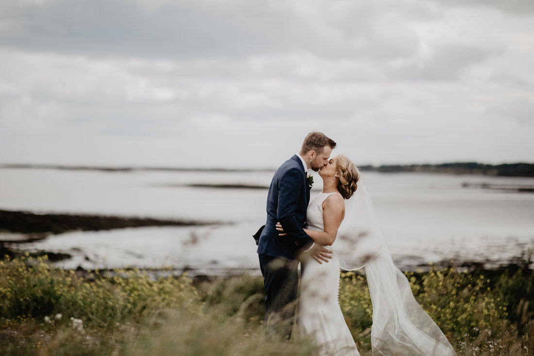 Bride and Groom. Atlantic ocean, Galway, Ireland. Wedding photographer Mario Vaitkus