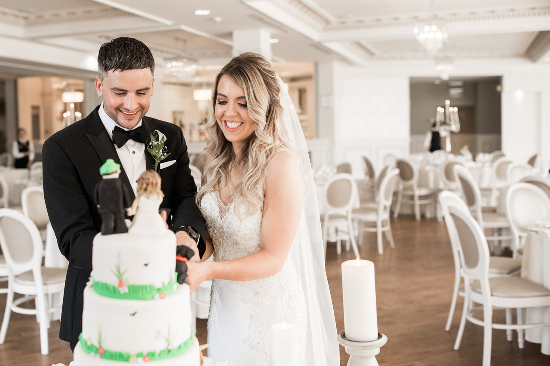 Wedding cake cutting at Four Seasons hotel, Carligford